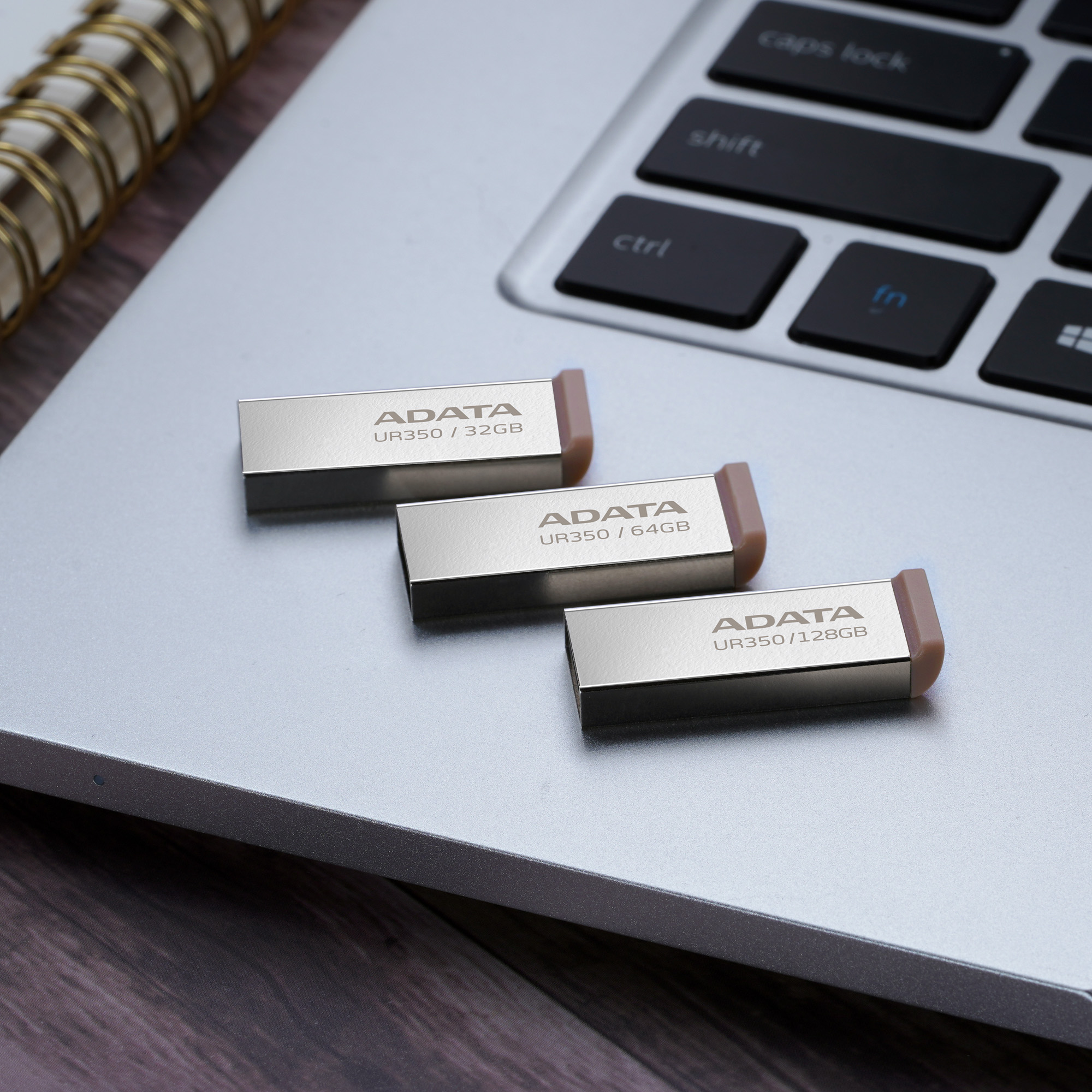 ADATA UR350 32GB čierna (UR350-32G-RSR/BK)