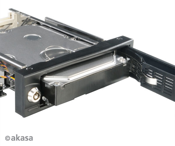 AKASA Lokstor M52 pre 3,5" SATA HDD do 5,25"