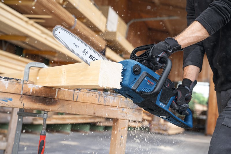 Akumulátorová reťazová píla BOSCH PRO GKE18V-30 (0.600.8D3.200)