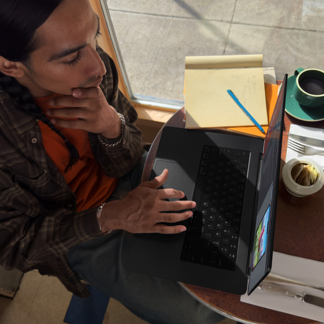 Apple MacBook Pro 16'' M3 Max CZ 2023 Vesmírně černý (MRW33CZ/A)