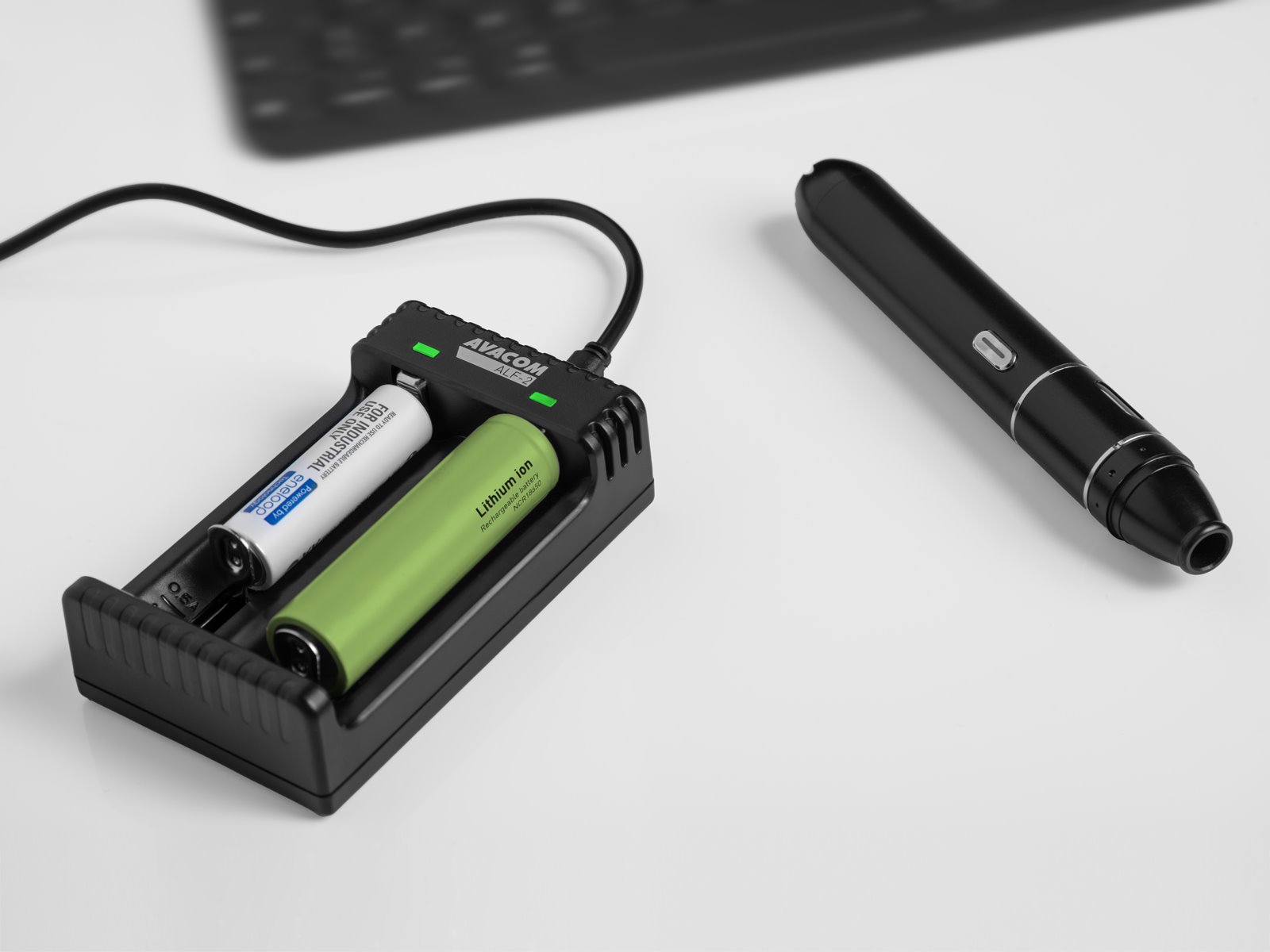 AVACOM ALF-2 - USB nabíjačka batérií Li-Ion 18650, Ni-MH AA, AAA