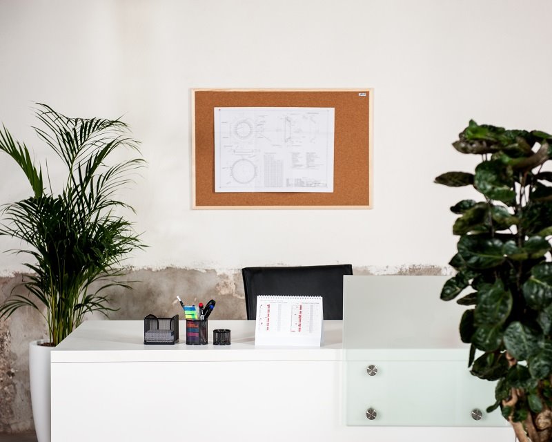 Aveli Korková nástěnka 90x180 cm, dřevěný rám