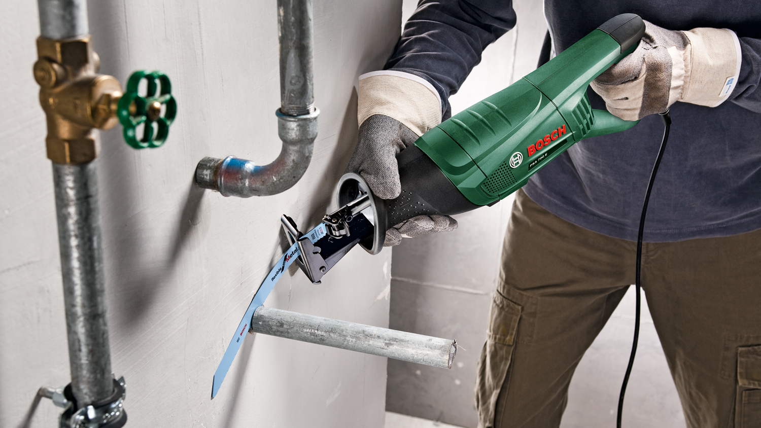 Bosch PSA 700 E + 3 pílové listy (0.603.3A7.001)