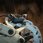 Brzdový strmeň SHIMANO SLX BR-M7120 predný/zadný kovový chladič