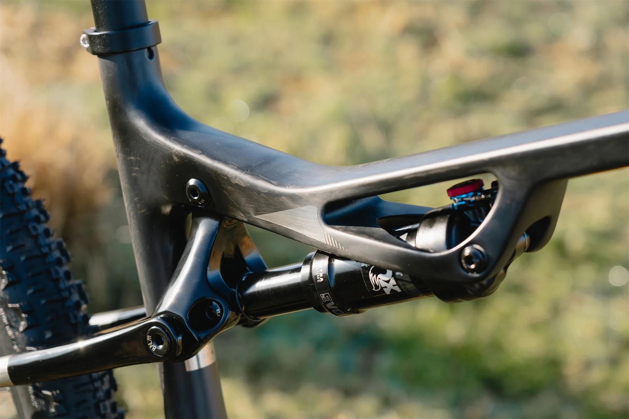 Celoodpružené kolo MMR KENTA 10 - Carbon N Chrome - vel.M 24/2025