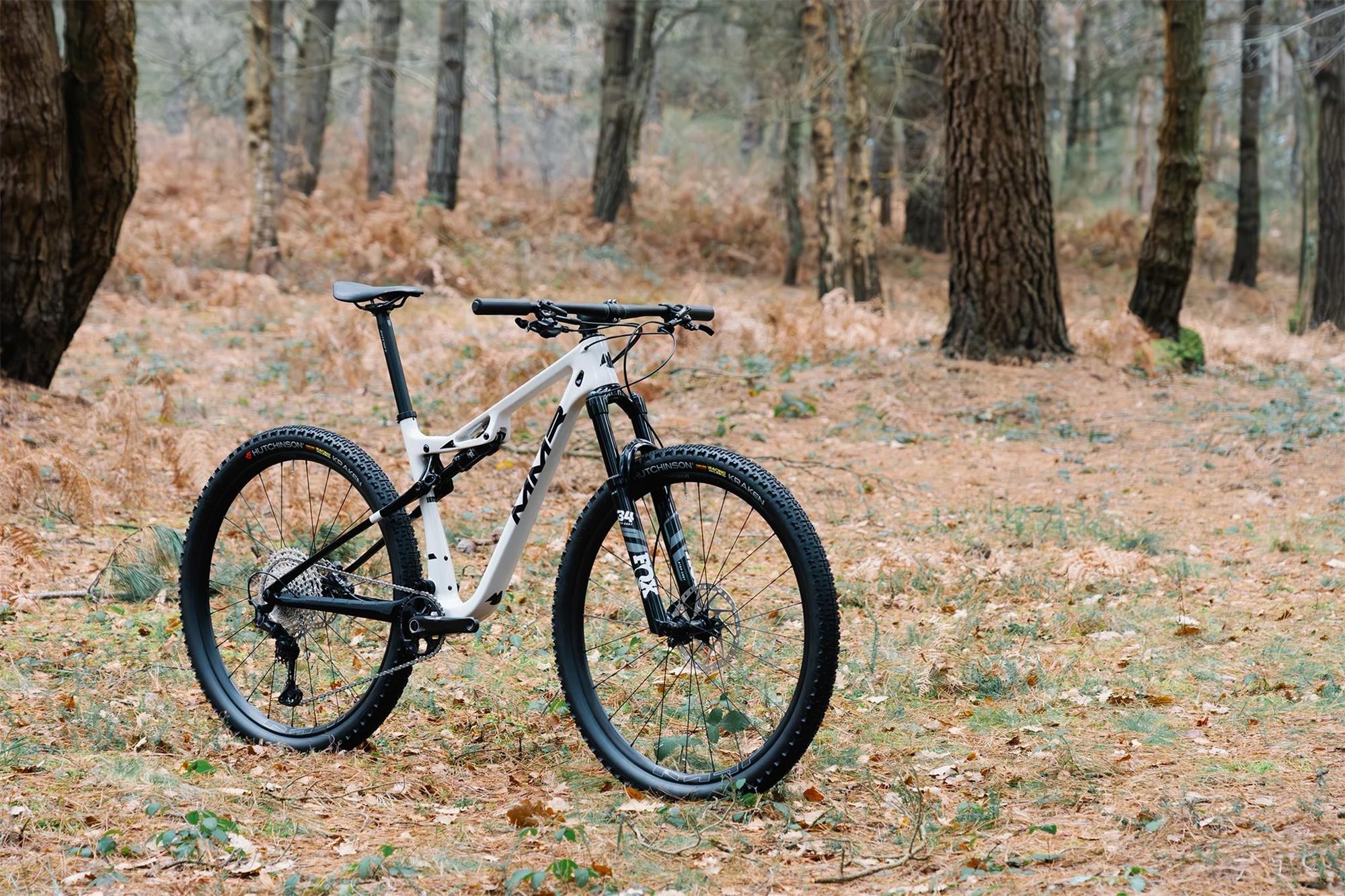 Celoodpružené kolo MMR KENTA 10 - Light Grey N Black - vel.S / 25/2026