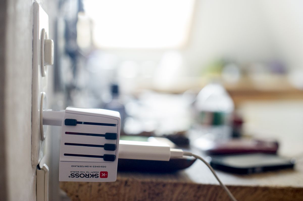 Cestovný adaptér SKROSS MUV USB, USB A+C, univerzálny pre 150 krajín
