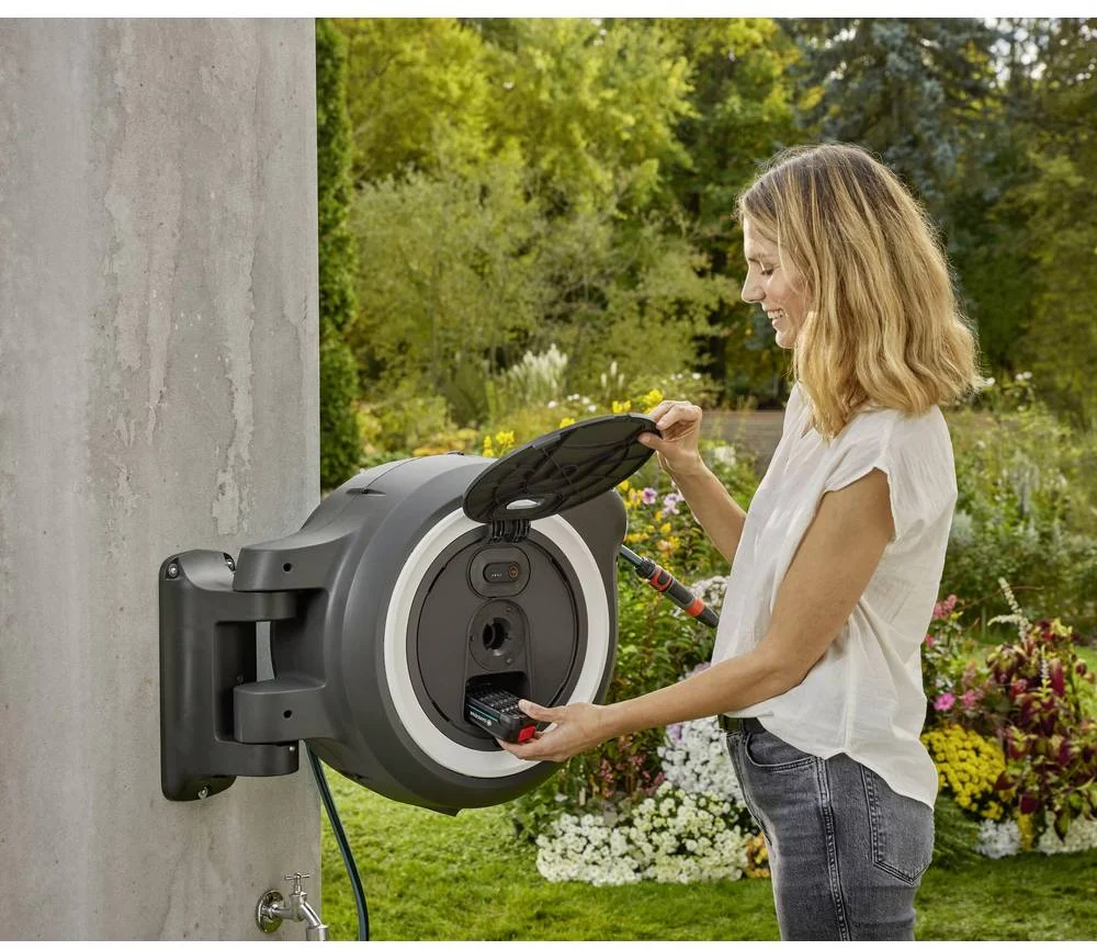 Gardena 18642-20 Nástenný box na hadicu PowerRoll XL-Set, biely
