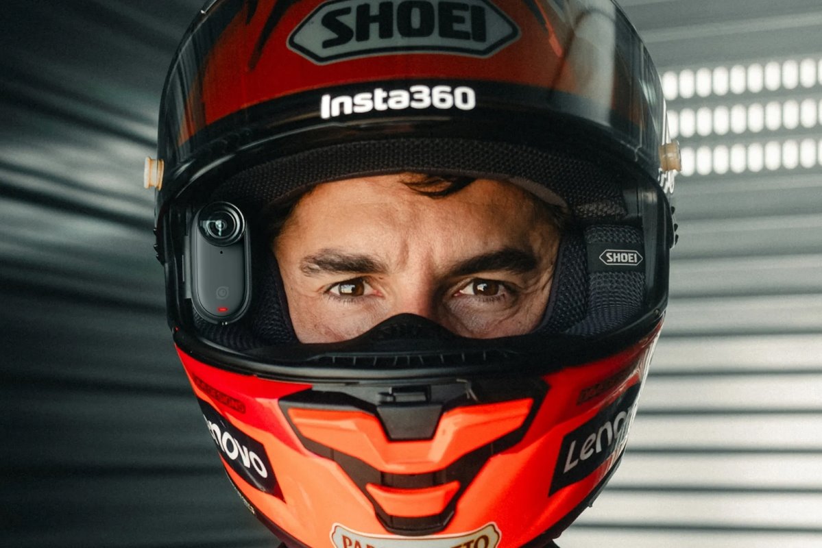 Insta360 GO 3S - 128 GB Motorcycle In-Helmet POV Bundle