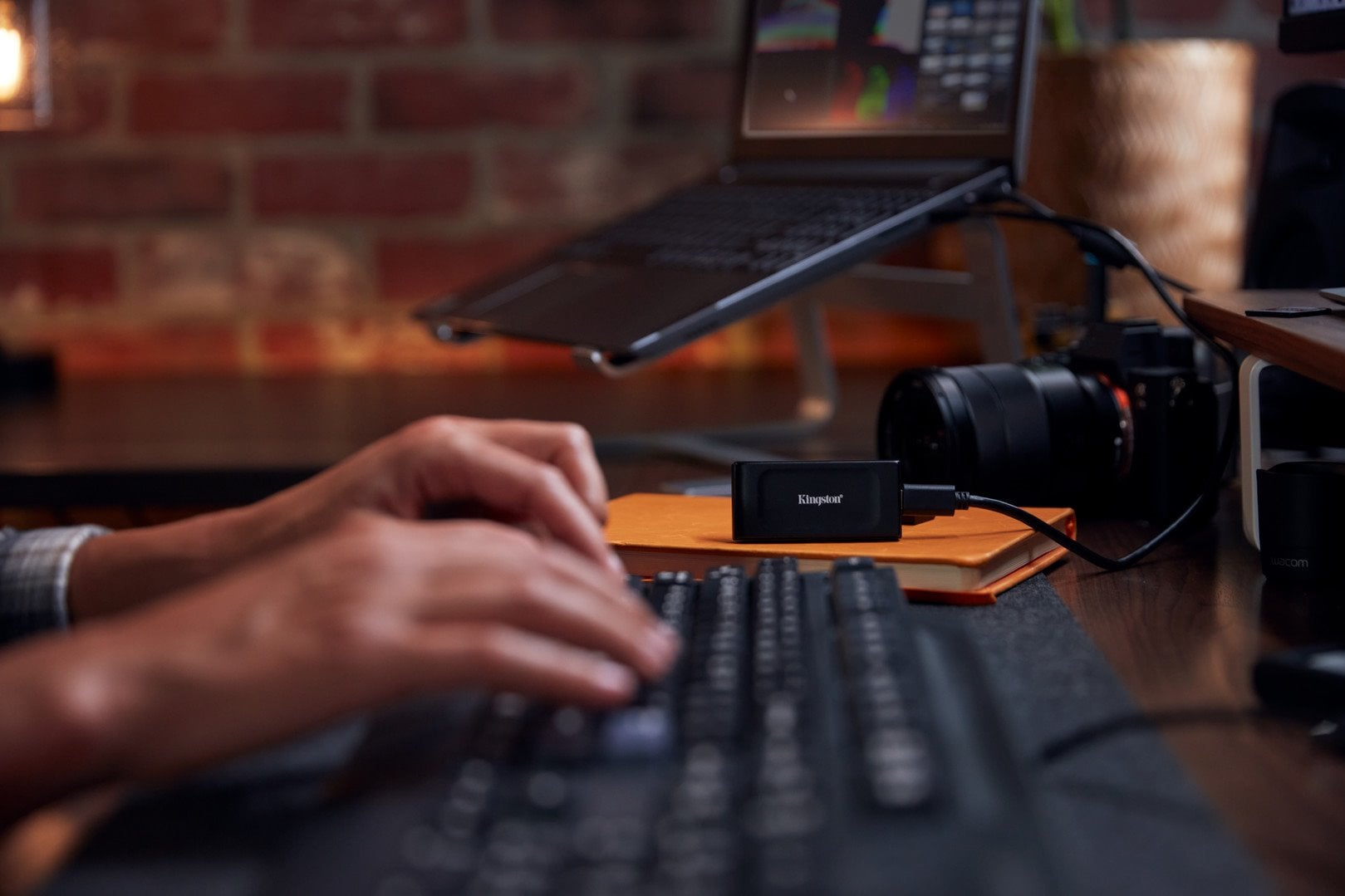 Kingston SSD XS1000 1TB černý