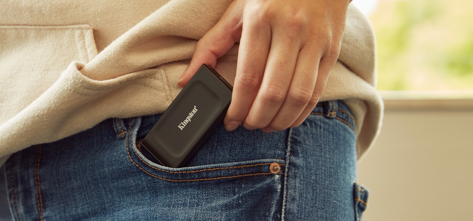 Kingston SSD XS1000 2TB černý