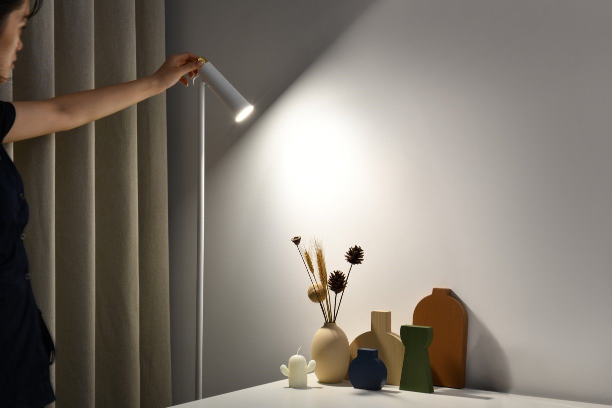 LED stojacia lampa Immax TIT, biela so striebornými prvkami, CCT