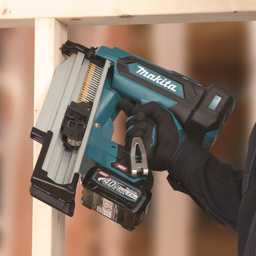 MAKITA Akumulátorová klincovačka 50-90 mm Li-ion XGT 40V, bez batérie Z