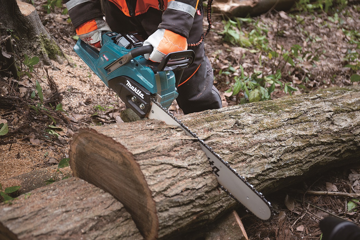 MAKITA Akumulátorová reťazová píla 400 mm Li-ion XGT 40V, bez akumulátora (UC030GZ01)