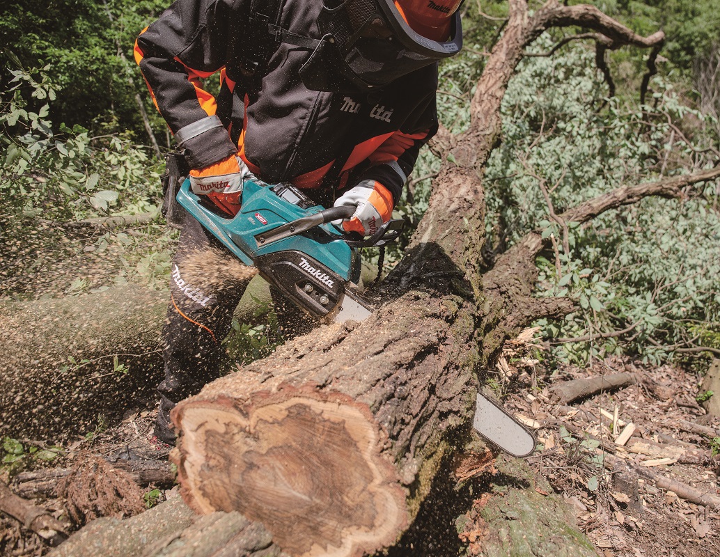 MAKITA Akumulátorová reťazová píla 400 mm Li-ion XGT 40V, bez akumulátora (UC030GZ01)