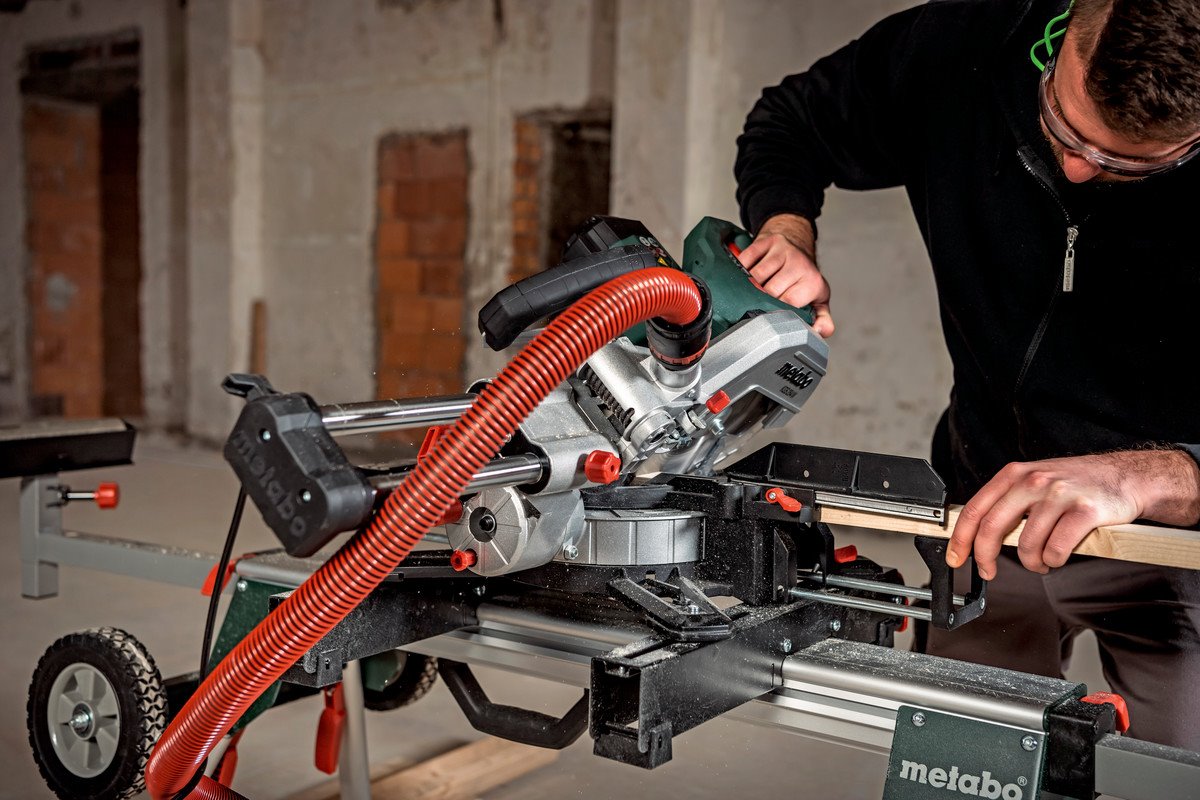 Metabo KGS 254 M pokosová pila (613254000)