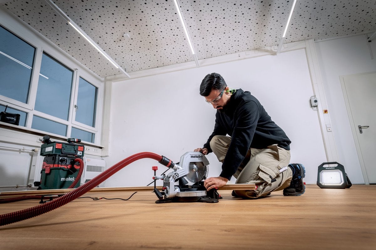 Metabo KS 216 M (610216900) + pilový kotouč