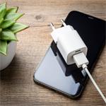 Mini sieťová nabíjačka FIXED s výstupom USB-C a USB, podpora PD a QC 3.0, 20 W, biela
