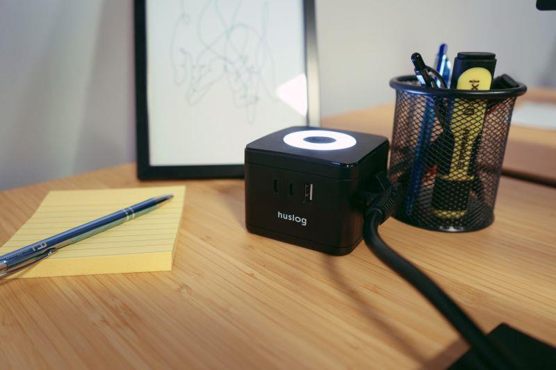 Nabíjacia stanica Huslog 12W 2xzásuvka, 2xUSB-C, 1xUSB čierna