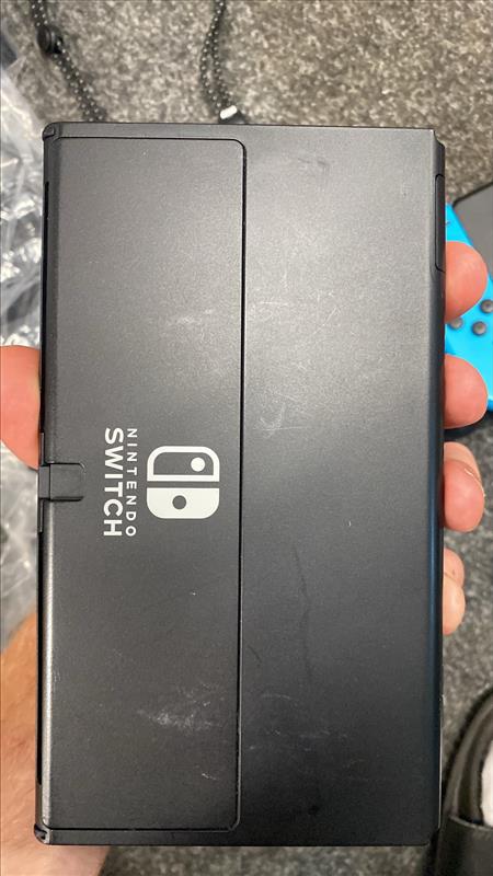 Nintendo Switch (OLED) Neónová červená a modrá