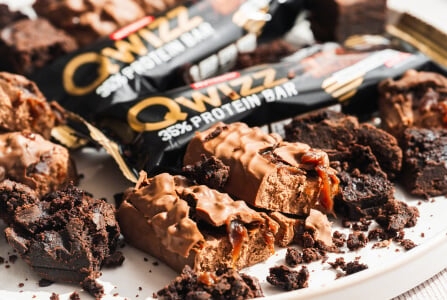 Nutrend QWIZZ protein bar 60 g, arašídové máslo