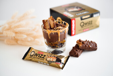 Nutrend QWIZZ PROTEIN BAR, 60 g, mandľová čokoláda