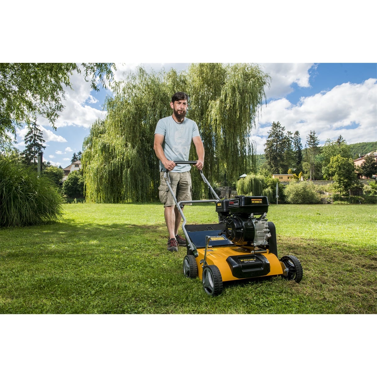 Riwall PRO Benzínový vertikutátor / prevzdušňovač RPV 4058