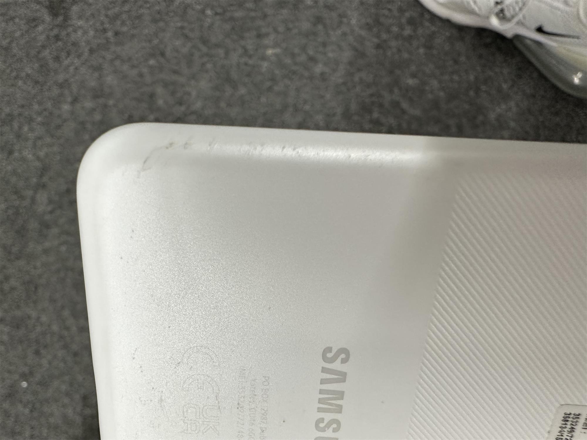 Samsung Galaxy A12 128GB Dual SIM bílý