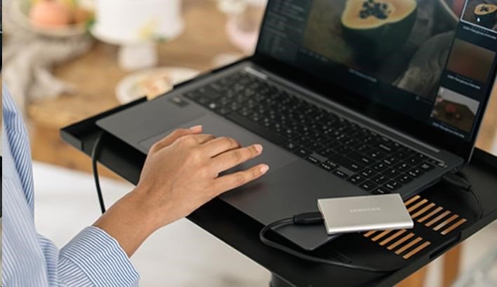 Samsung SSD T7 Resurrected 4TB stříbrný