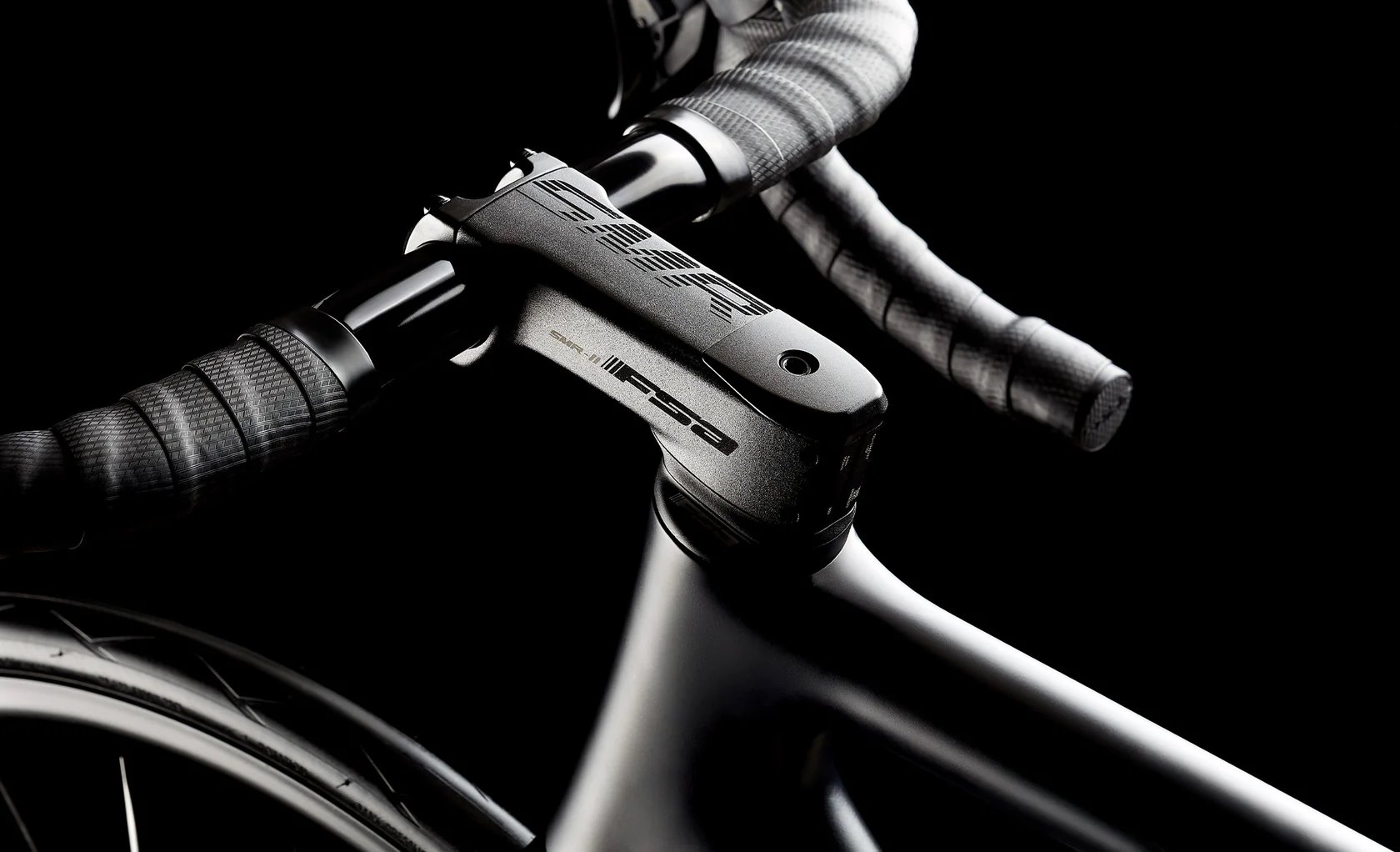 Silniční kolo MMR Adrenaline 30 - Carbon - vel.M 2025