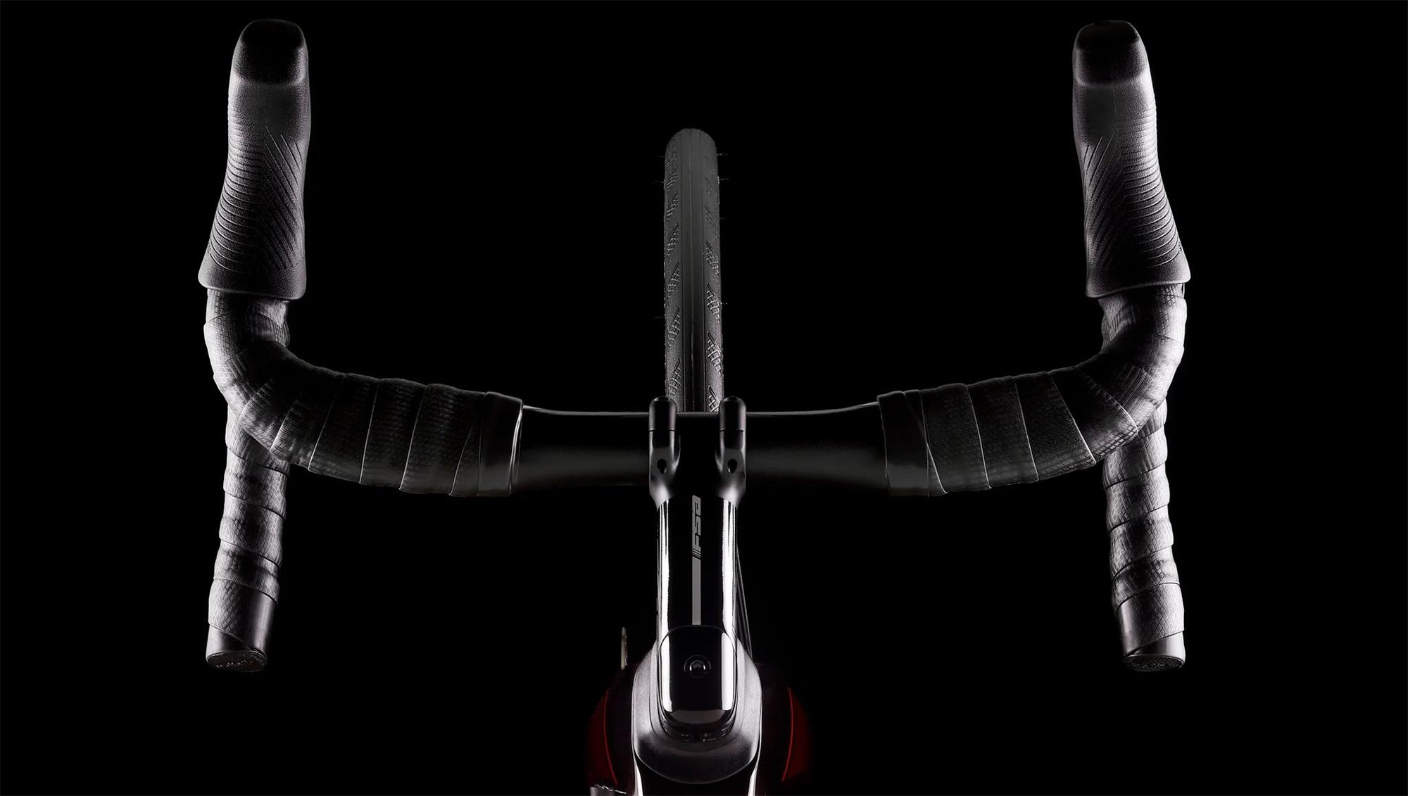 Silniční kolo MMR ADRENALINE AERO 10 - Liquid Red - vel.XL  24/2025