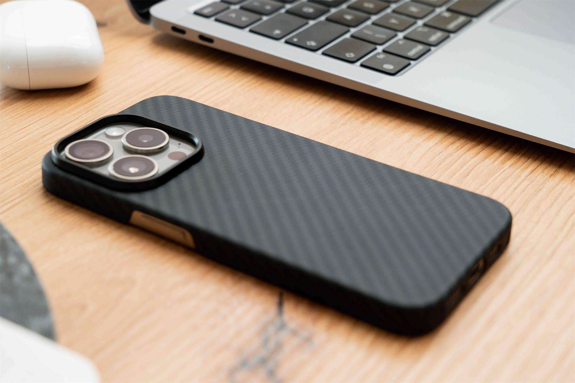 Swissten MagCarbon Pro pre iPhone 16 Plus, čierne