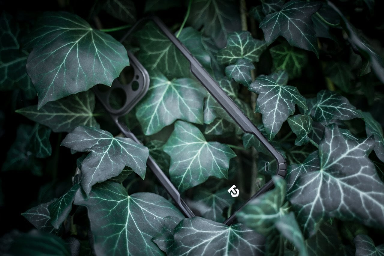 Tactical Quantum Stealth Kryt pro Apple iPhone 13 mini Clear/Black