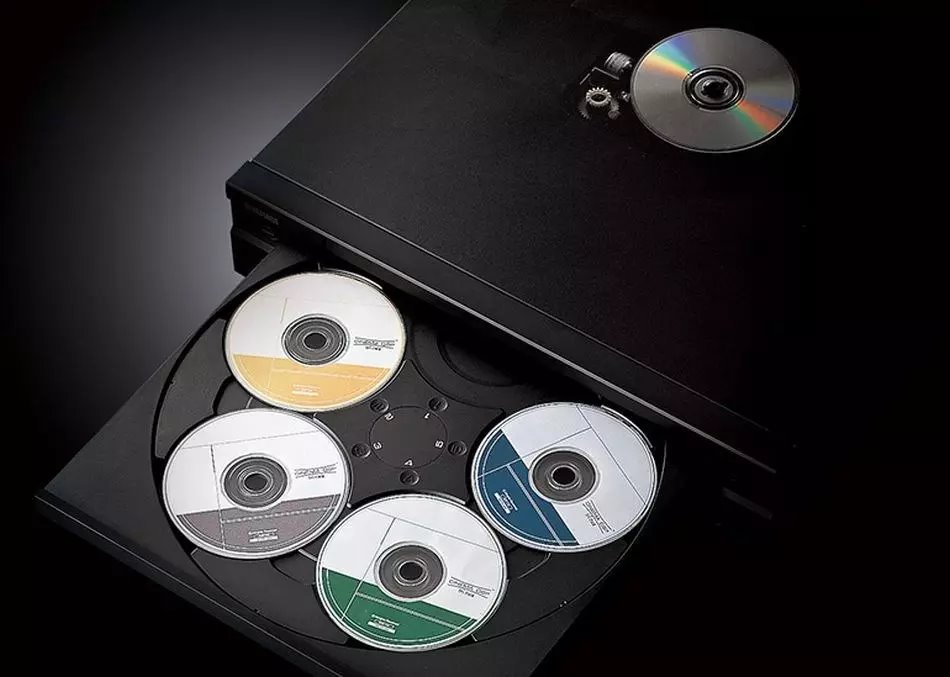 YAMAHA CD-C603 STRIEBORNÁ