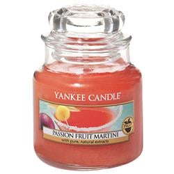 Yankee Candle Passion Fruit Martini vonná svíčka 104 g