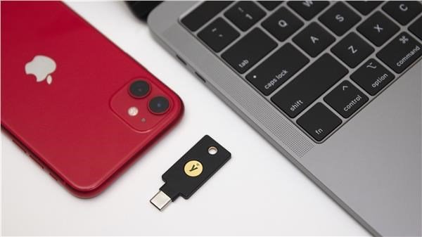 YubiKey 5C NFC - USB-C, kľúč/token s viacfaktorovou autentizáciou, podpora Smart Card (2FA)